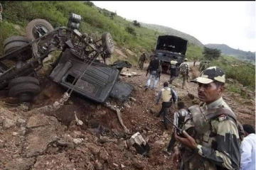 சத்தீஸ்கரில் நக்சலைட்ஸ் நடத்திய கொடூர தாக்குதலில் - 10 பாதுகாப்பு படை வீரர்கள் பலி!