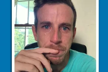 கண்ணீர் வடித்ததால் சர்சையில் சிக்கிய தலைமை அதிகாரி!