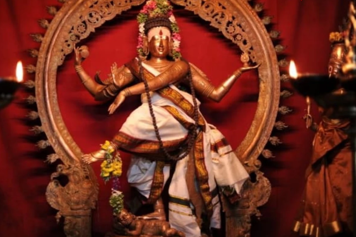 பிரதோஷ தினத்தன்று சிவபெருமானுக்கு என்ன மலர்கள் சாற்றினால் என்ன பலன் தெரியுமா ? | Benefits Of Offerings Flowers To Shiva On Pradosha பிரதோஷ தினத்தன்று சிவபெருமானுக்கு என்ன மலர்கள் சாற்றினால் என்ன பலன் தெரியுமா ? | Benefits Of Offerings Flowers To Shiva On Pradosha