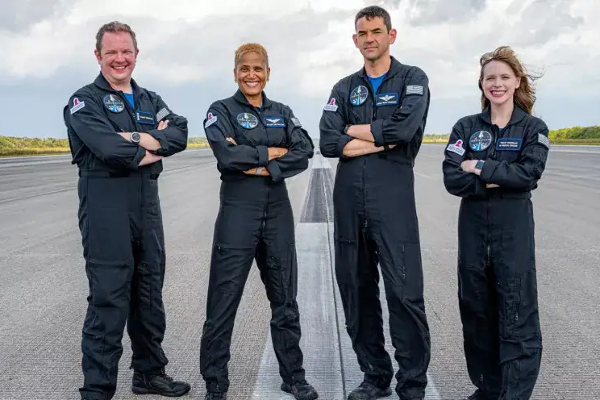 விண்வெளிக்கு பயணமாகும் 4 பேரின் ஸ்பேஸ் எக்ஸ் - கவுண்டவுன் ஸ்டார்ட்ஸ் | World Viral News