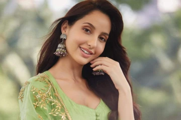 பணக் கஷ்டத்தால் சேல்ஸ் கேர்ளாக இருந்த கார்த்தி பட நடிகை...16 வயதில் இப்படி ஒரு நிலையா?