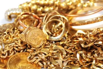 නිවසක් බිඳලා ලක්ෂ 24ක රන් භාණ්ඩ සොරකම් කරලා..