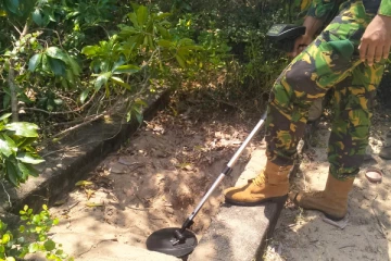 மட்டக்களப்பில் பொது மயானமொன்றில் கைக்குண்டு மீட்பு