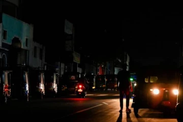இருளில் மூழ்கிய கிராமம்! பண்டாரகம வீதியில் பயங்கர விபத்து