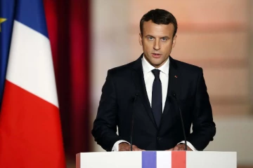 பெகாசஸ் ஸ்பைவேர் பிரச்சினை: திடீர் கூட்டத்தை கூட்டிய பிரான்ஸ் அதிபர்!