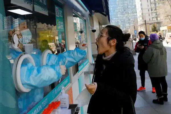 சீனாவில் அதிகரிக்கும் கொரோனா தொற்று - மக்கள் வீடுகளை விட்டு வெளியே வர தடை..! | Corona Infection On The Rise In China