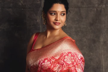 ரித்திகா சிங் சேலையில் அழகிய போஸ்