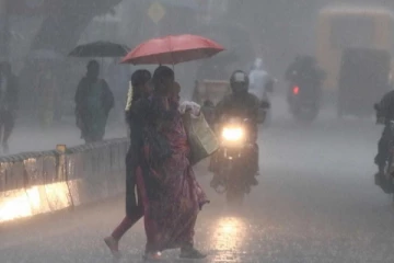 சென்னையில் பல்வேறு இடங்களில் காற்றுடன் கன மழை