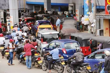 எரிபொருள் நிரப்ப 5 நாட்களாக வரிசையில் காத்திருந்த லொறி சாரதிக்கு நேர்ந்த சோகம்!