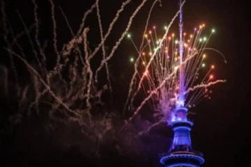 புத்தாண்டை கோலாகலமாக கொண்டாடிய நியூசிலாந்து மக்கள்!