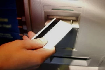 வங்கி அட்டையின் இரகசிய தகவல்களை பகிரும் மக்கள்: விடுக்கப்பட்டுள்ள எச்சரிக்கை