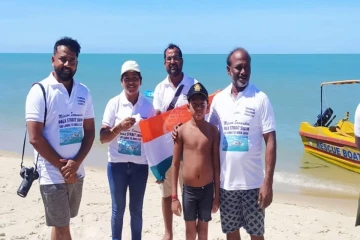பாக்கு நீரிணையை நீந்திக் கடந்த 7 வயது சிறுவன்; உலக சாதனை