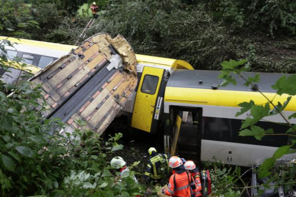 ஜேர்மனியில் புகையிரதம் தடம் புரண்டு மூவர் பலி - கனடாமிரர்