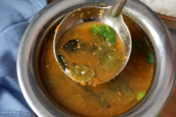 இரும்புச்சத்து நிறைந்த முருங்கைக்கீரை ரசம்.., இலகுவாக எப்படி செய்வது? | Murungai Keerai Rasam In Tamil