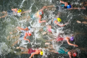 மோசமான கிருமிகள் இருப்பதாக கூறப்பட்ட Seine நதியில் நீந்திய ஒலிம்பிக் வீரர்களுக்கு வாந்தி