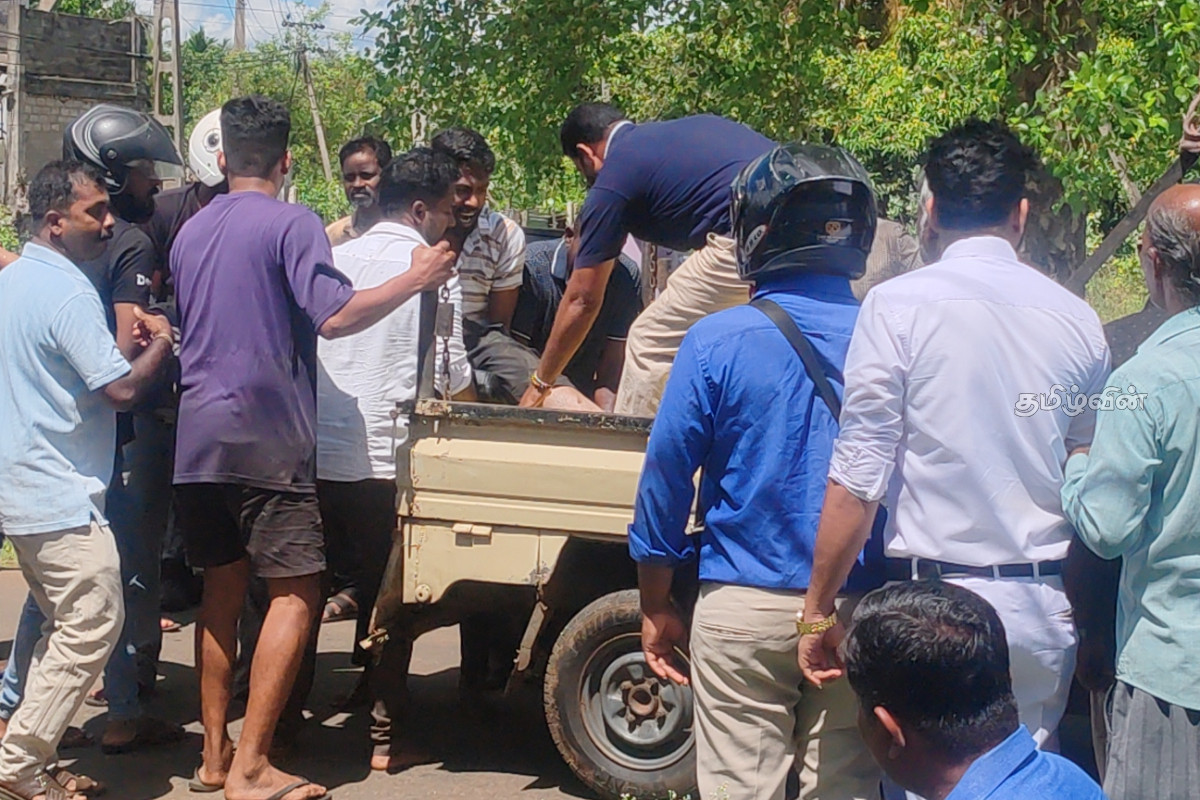 தொடருந்துடன் மோதுண்ட முச்சக்கரவண்டி! சம்பவ இடத்திலேயே பலியான | Vavuniya Thandikkulam Accident