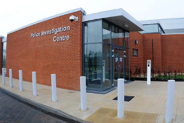 11 மணி நேர பொலிஸ் காவல்... ஆண்ட்ரூவை சாதாரணக் குற்றவாளி போல நடத்திய காவல்துறை | Andrew Treated Common Criminal