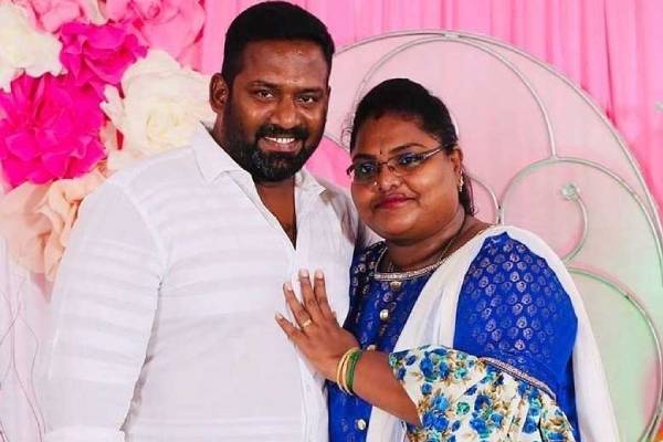 இலங்கைக்கு சென்றுள்ள ரோபோ ஷங்கர் மற்றும் அவரது மனைவி?- எங்கே பாருங்க | Robo Shankar Visits Srilanka With His Wife