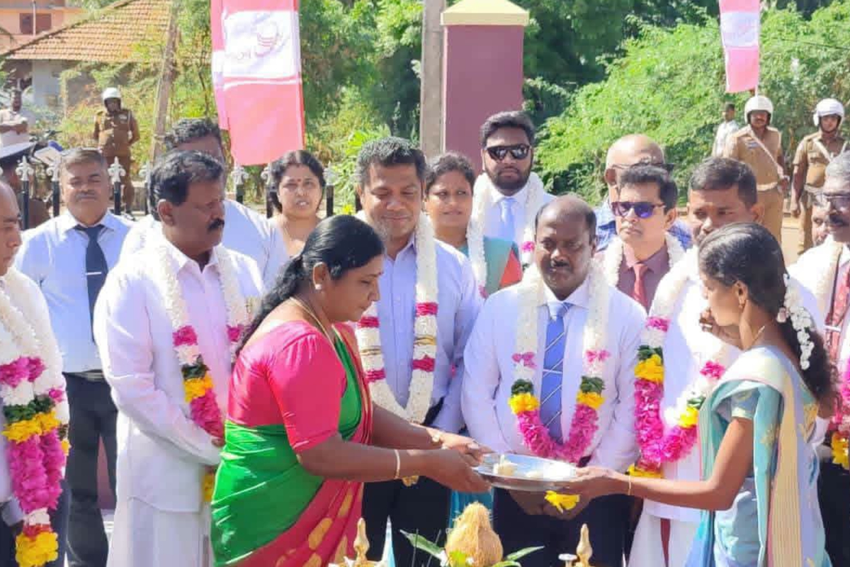 முல்லைத்தீவுக்கு புதிய அஞ்சல் அலுவலக கட்டடம் திறப்பு | New Post Office Building Opened In Mullaitivu முல்லைத்தீவுக்கு புதிய அஞ்சல் அலுவலக கட்டடம் திறப்பு | New Post Office Building Opened In Mullaitivu