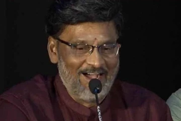 17 கோடி எப்படி வந்துச்சி? தயாரிப்பாளரை மேடையில் அசிங்கப்படுத்திய பாக்யராஜ்..