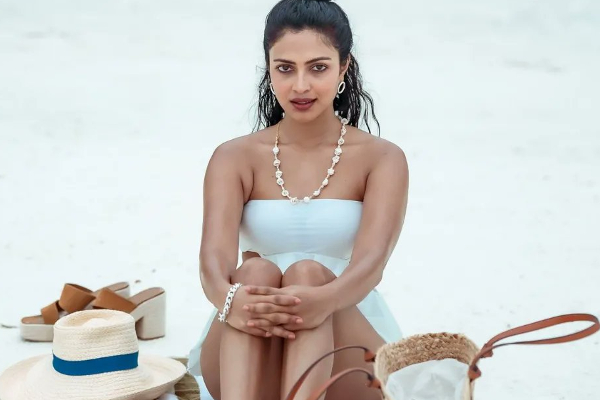 தனிமையில் படுக்கையறையில் ஆட்டம் போடும் வீடியோவை வெளியிட்ட அமலா பால்.. வீடியோ | Amala Paul After Kedavar Get Hot Photoshoot