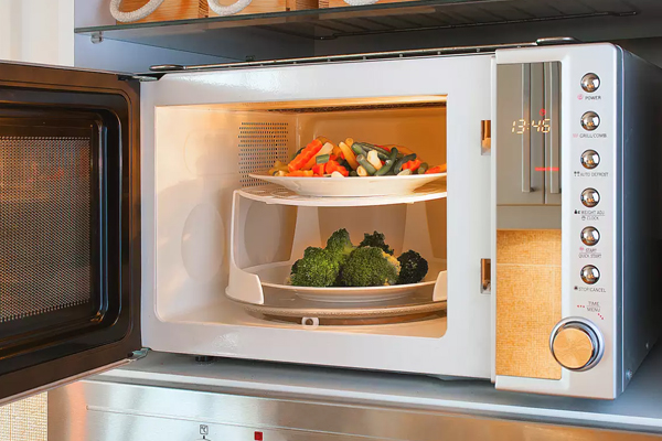 மைக்ரோவேவ் ஓவனை பயன்படுத்துபவர்களுக்கு எச்சரிக்கை! | Warning To Microwave Oven Users