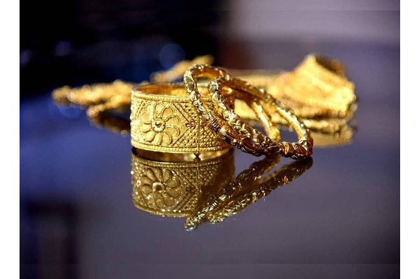 உண்மையில் தங்கம் விலை ஏற்றம் இறக்கத்திற்கு காரணம் என்ன? இனி எப்படி பார்த்து வாங்கவேண்டும்... | Gold Rate Up And Down Reason In Tamil