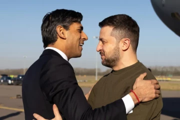 தீவிரமடையும் போர் பதற்றம்! ஆயுதங்களை தேடி நேரடியாக பிரித்தானியாவிற்கே சென்ற ஜெலென்ஸ்கி