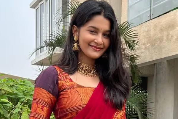 வீரம் படத்தில் அஜித்துடன் நடித்த யுவினாவின் தாயும் ஒரு நடிகை தானா.. சந்திரமுகி படத்தில் நடித்துள்ளாரா | Yuvina Mother Is Also Actress