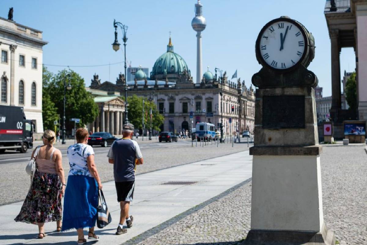 ஜேர்மனியில் கடும் வெப்பம் ; இதுவரை 9,800 பேர் உயிரிழப்பு | Heatwave In Germany 9 800 Deaths So Far This Year