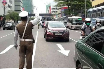 வாகன விபத்தில் தாயும் மகனும் உயிரிழப்பு