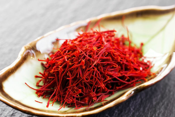 முடி பறவைக்கூடு மாதிரி அசிங்கமா இருக்கா? குங்குமப்பூவை 10 நிமிடங்கள் தண்ணீரில் வைத்து குடிங்க.... அதிசயம் நடக்கும்! | Healthy Drinks Tamil Boost Your Immunity With