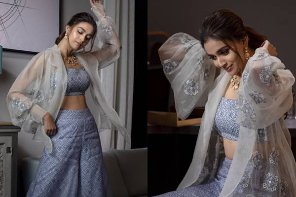 கெத்தா ஸ்டைலிஷ் லுக்கில் நடிகை கீர்த்தி சுரேஷ் - ரசிகர்கள் அதிர்ச்சி | Actress Keerthisuresh Photo Viral Socialmedia