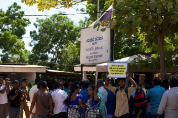 முல்லைத்தீவு நகரில் கண்டன போராட்டம் முன்னெடுப்பு (Photos)