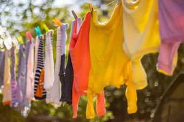 மழை காலத்தில் துணிகள் காயவில்லையா? இந்த டிப்ஸை ஃபாலோ பண்ணுங்க