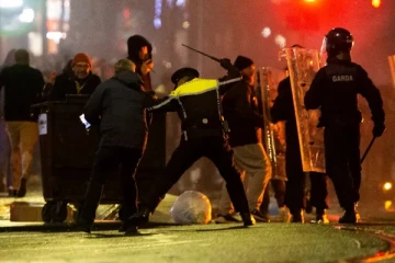 டப்ளின் நகரில் வெடித்த கலவரம்: 34 தீவிர வலதுசாரி ஆதரவாளர்கள் அதிரடியாக கைது