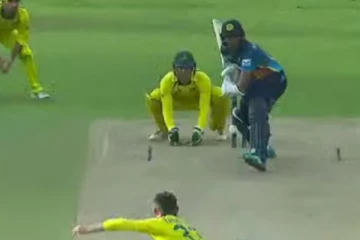 ශ්‍රී ලංකා තරගයේ නොසීතූ දෙයක්.. අද ලංකාව ගත් ලකුණු ගණන..