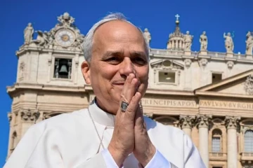 பாப்பரசர் பதினான்காம் லியோவின் முதல் வெளிநாட்டு பயணம்