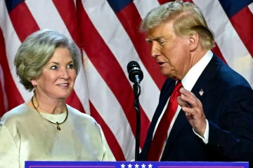 வெள்ளை மாளிகைக்கு முதல் பெண் அதிகாரியை நியமித்த டொனால்ட் டிரம்ப்