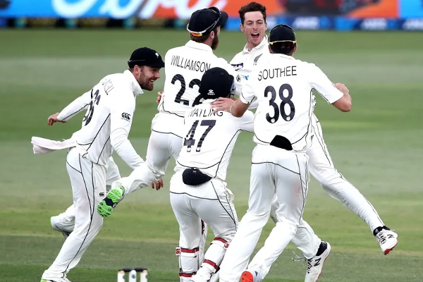 தடுமாறும் பாகிஸ்தான் - வெற்றி இலக்காக 319 ஓட்டங்கள் | Pakistan Vs New Zealand 2Nd Test Cricket Score