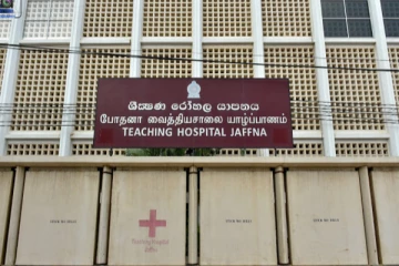 யாழ்.போதனா வைத்தியசாலையில் தேங்கி கிடக்கும் கழிவுகள்