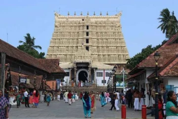கோயிலுக்கு சென்று வீடு திரும்பும் பொழுது நாம் மறந்தும் இதை செய்து விடக்கூடாது
