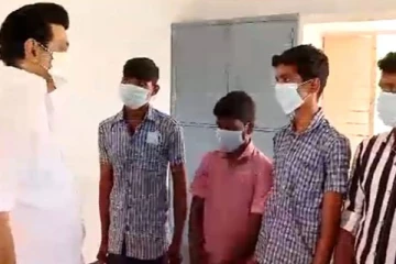 அப்புறம் பசங்களா பொரியல் எல்லாம்  கரெக்டா வருதா?  - மாணவர் விடுதியில்  அதிரடி ஆய்வு மேற்கொண்ட முதல்வர் ஸ்டாலின்