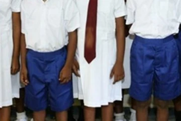 පාසල් ලමුන්ට නිල ඇඳුම් රෙදි ලබාදෙන දිනය අධ්‍යාපන ඇමති කියයි