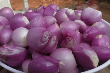 கெட்ட கொழுப்பை கரைத்து விரட்டும் சின்ன வெங்காய துவையல் - 2 நிமிடத்தில் செய்யலாம்