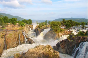 பல சினிமா படங்களிலும் நாம் பார்த்த ரசித்த இந்த அருவி பற்றி தெரியுமா?