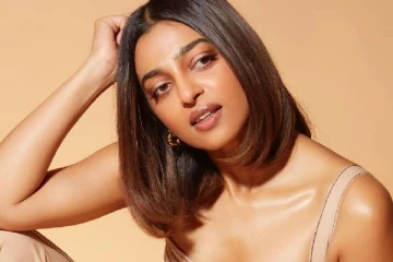 அந்த ஆடை அணியாமல் இப்படியொரு போட்டோஷூட்.. 37 வயது நடிகை ராதிகா ஆப்தே வெளியிட்ட புகைப்படம்..