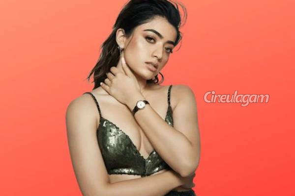 கருப்பு நிறத்தில் படு மோசமான கிளாமர் உடையில் வந்த நடிகை ராஷ்மிகா மந்தனா- வைரலாகும் வீடியோ | Actress Rashmika Mandanna In Black Dress