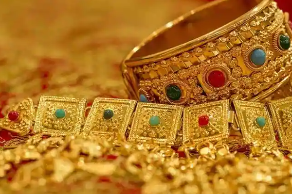 தொடர் ஏற்றத்தில் இருந்த தங்க விலையில் மாற்றம்! | A Change In The Price Of Gold Today