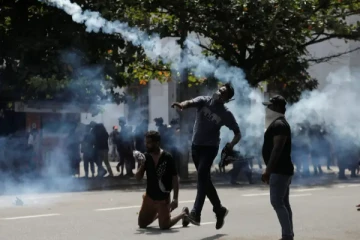 கொழும்பில் கடும் பதற்ற நிலை! 24 பேர் படுகாயம்(Live)